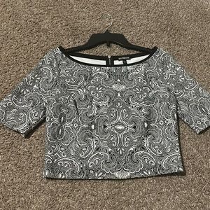 Women’s Black and white Paisley printed crop top | size s | boho inspo summer